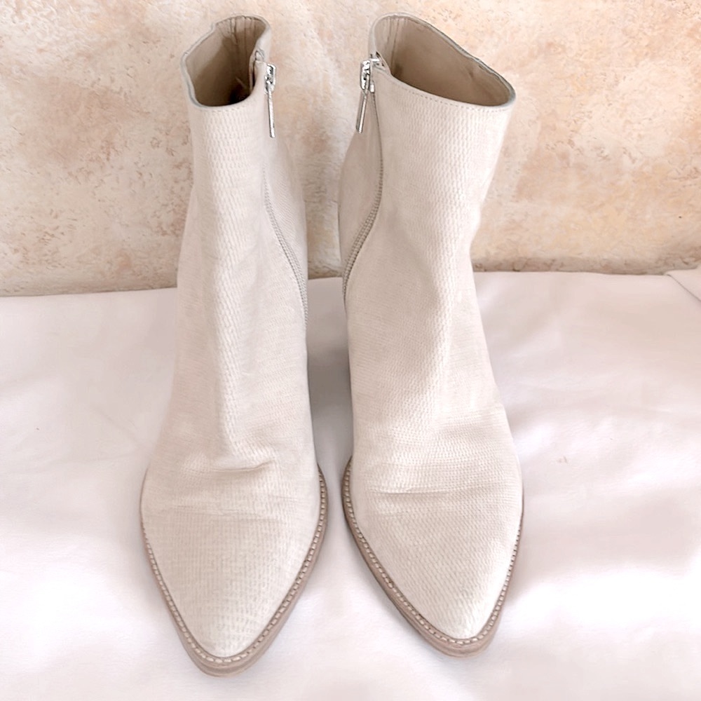 Marc Fisher Cowboy Ankle Boots Leather Creme Size 8 Stacked Heel Cowgirl
